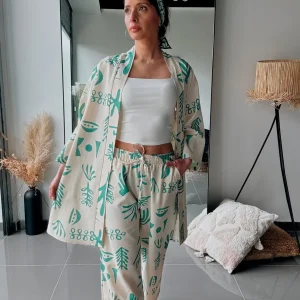 Ensemble kimono & pantalon imprimé vert – Confort & style naturel